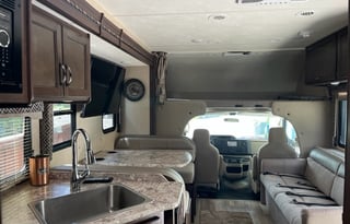 2018 Thor Motor Coach Four Winds 29G