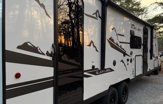 Elite Escape RV Rentals Co.   -   Delivery Only