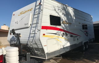2005 28ft Toy Hauler Large Garage Pets ok free gen