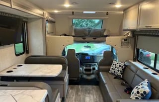 2023 Thor Geneva 31VA Bunkhouse