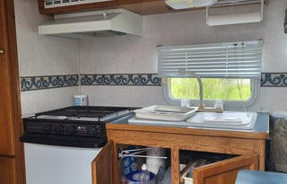 2000  Aerolite Kodiak  Everything you need to camp