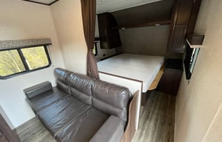 Spacious Clean 29' Jayco Baja Travel Trailer