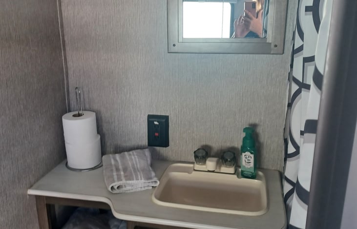 Bathroom sink