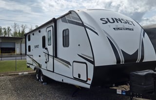 Sunny days and cool lake nights in a sunset trail