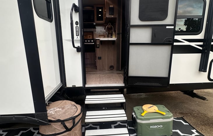 Your stay is ready. All that's left to do is arrive.