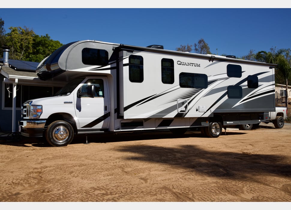 Class C Motor Home rentals in Ramona