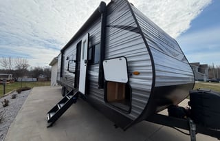 Sunny’s Family & Pet Friendly Adventure RV