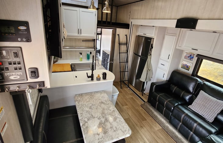 Kitchen and living room area