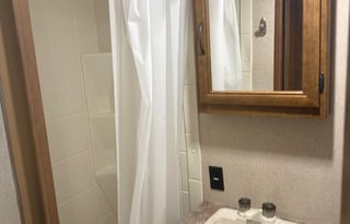 Zinger 2 room  bunk house. Delivery only