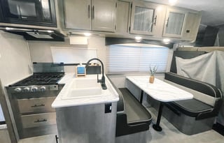 FLASH SALE 2021 CLASS C RV
