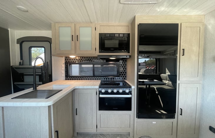 Perfect kitchen with tons of storage!