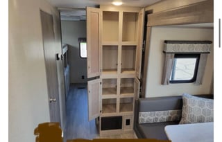 2022 Coachmen Sleeps 10!