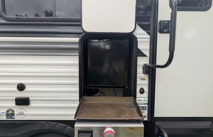Outdoor grill and fridge