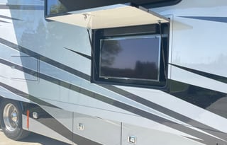 New luxury Tiffin rv for your next adventure!
