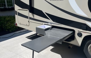 Family Fun-mobile -2021 Coachmen Leprechaun 319MB