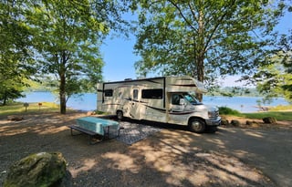 Coachmen, Sleeps 8, Queen Bed in Primary!