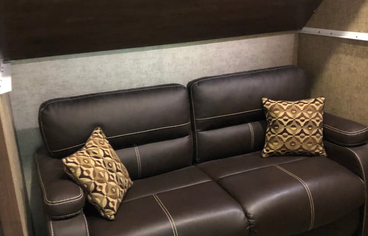 Den/sofa pulls out sleeps 2 ,above is a bunk.very quiet and ideal for privacy on phone. Plenty of closet space.