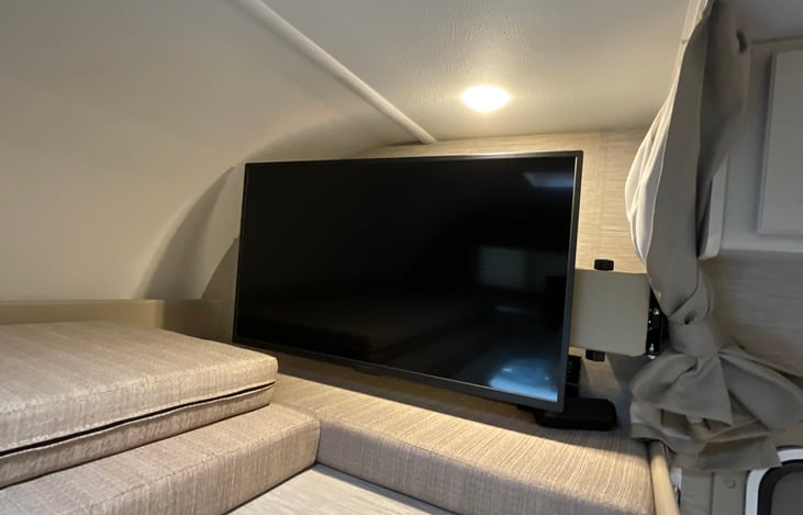 Swivel TV with Blue Ray DVD player, DVD's included !