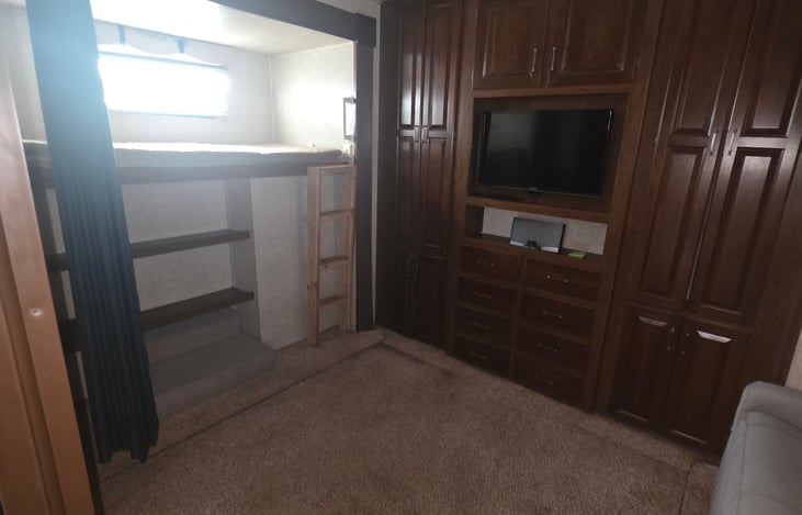 Second bedroom that sleeps 4 easy with a full sized pullout sofa option