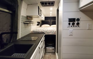 2022 Activan Mercedes-Benz 2500 Sprinter 170 4X4