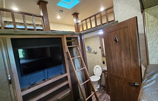 2 Bedroom, 2 Bath Luxury RV