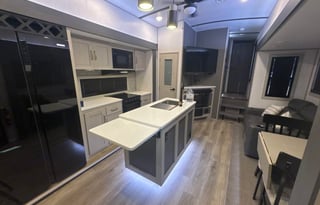 LUXURY 2 BED, 2 BATH RV W/ PRIVATE SUITE & ENTRY