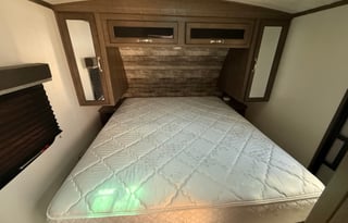 30 Footer with King Bed, StarLink & Generator