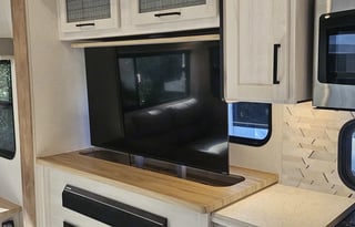 2023 5th Wheel-The Comfort Crusader