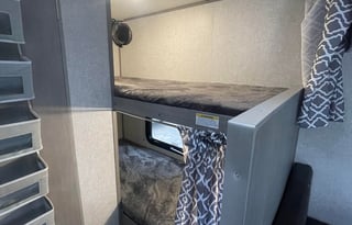 2022 Cozy Coleman 17B