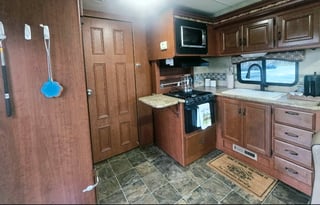 2011 Thor Motor Coach - Hurricane 32D