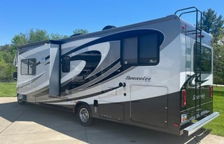 Great family escape w/ bunkhouse.