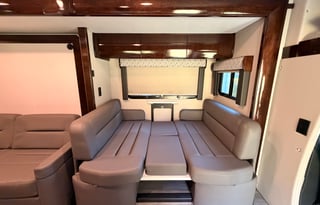 Luxury Mercedes-Benz Sprinter | Renegade Vienna