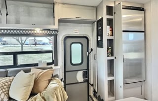 2023 Quantum LF31 Bunkhouse, Dual AC's+Solar (CA)