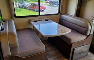 Pet & Family Friendly 2018 Thor Four Winds