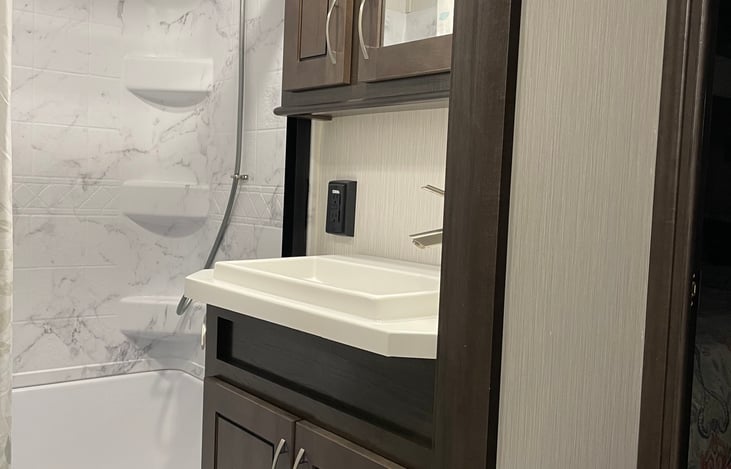 Common bath / master bath with walk in shower