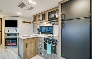 SLEEPS 6 + Outdoor fridge & Grill