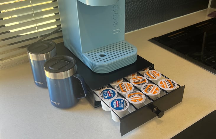 Coffee Maker with complementary coffee/hot chocolate