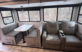 Dutchman Kodiak Ultimate RV