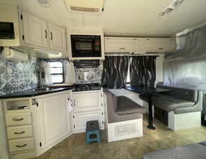 ford Econoline Four winds