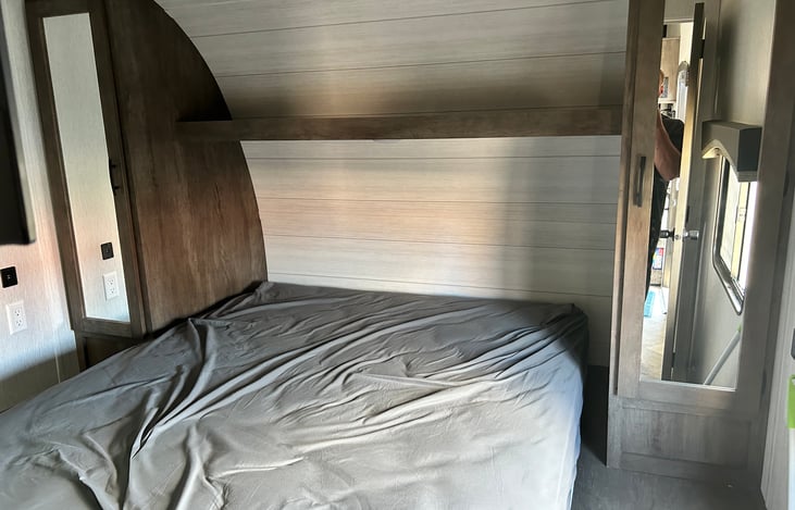 Room with queen size bed and 2 closets.