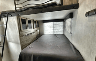 Luxury Family Arctic Wolf Sleeps 8