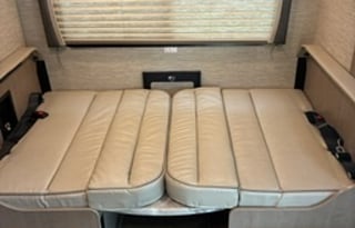 2021 Thor Motor Coach Chateau 25V