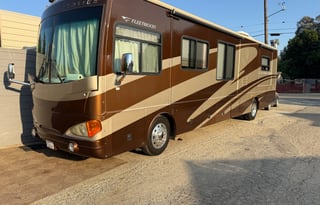 2005 Fleetwood RV Excursion 39R