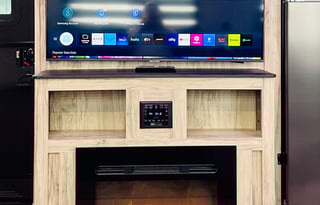 2022 Cherokee Arctic Wolf Fifth-wheel