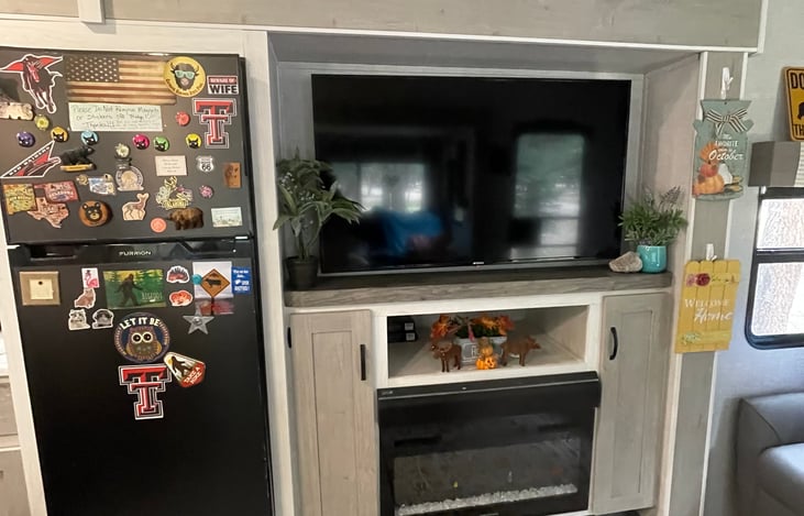 First RV that we have had that has a real fridge that we can put magnets on. We have put magnets and stickers on the fridge and now to our delight, our renters are leaving magnet and stickers on it!