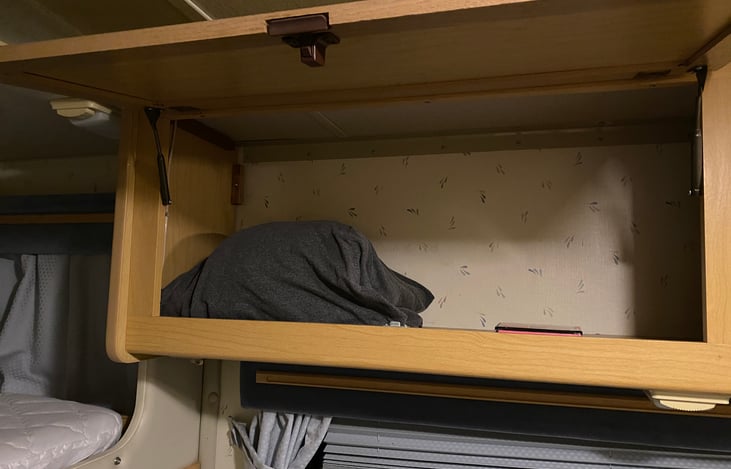 Gas shocks hold up cabinet doors for easy access and ample storage around the Winne’s entire interior walls. Each bed comes with fresh queen-sized linens, carefully covered and ready for use!