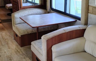 2008 Fleetwood RV Bounder 38P