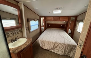 2011 Heartland ElkRidge 27RLSS-PET FRIENDLY!