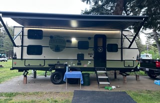 Modern Family RV|Sleeps 8| Bunks, Grill & Easy Tow