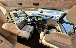 ‘Endeavor’ Loaded with Amenities + Sleeps 10!